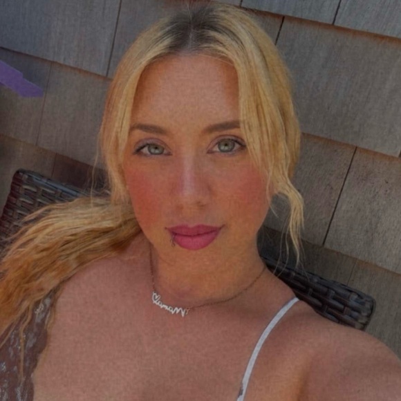 ABOUT ME ๐ฆ - Picture 2 of 2